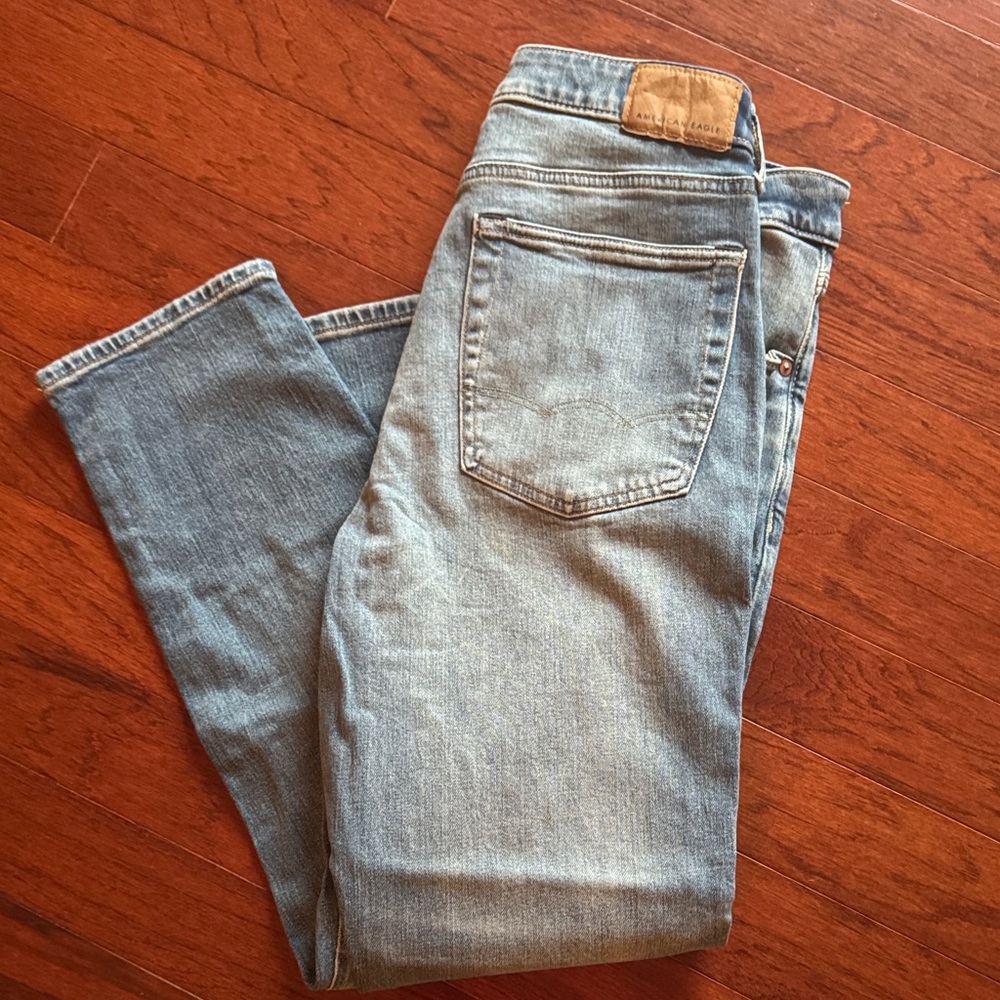 American Eagle Outfitters Light Wash Slim Straight Jeans 32x30